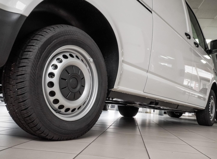T6.1 Kasten lang 'EcoProfi' Motor: 2,0 l TDI 81 kW , langer Radstand mit Heckflügeltüren Navi