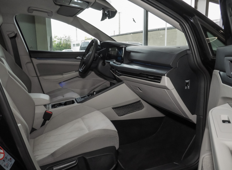 Golf VIII Variant Style 2.0 TDI DSG, Matrix, Head up, Discover pro uvm Navi