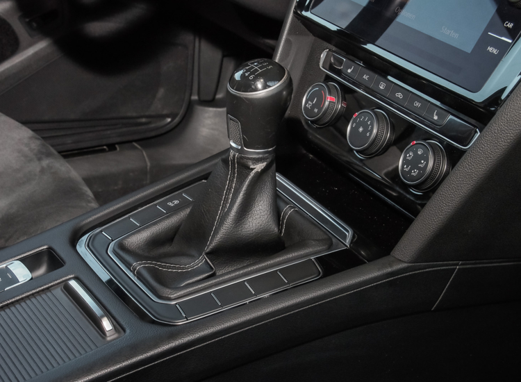 Arteon R-Line 2.0 TDI, Navi, Teilleder, Panoramadach, AHK uvm