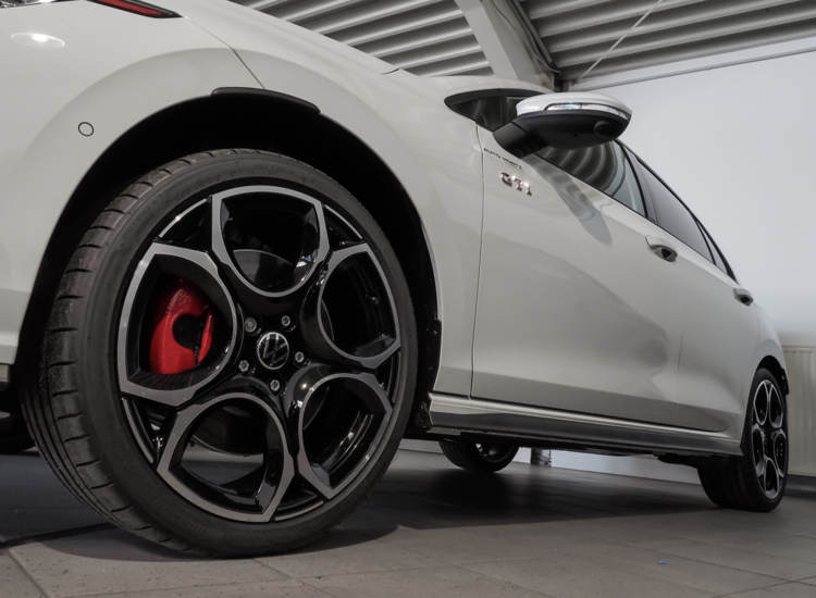 Golf GTI 2,0 l TSI OPF 195 kW (265 PS) 7-Gang- DSG