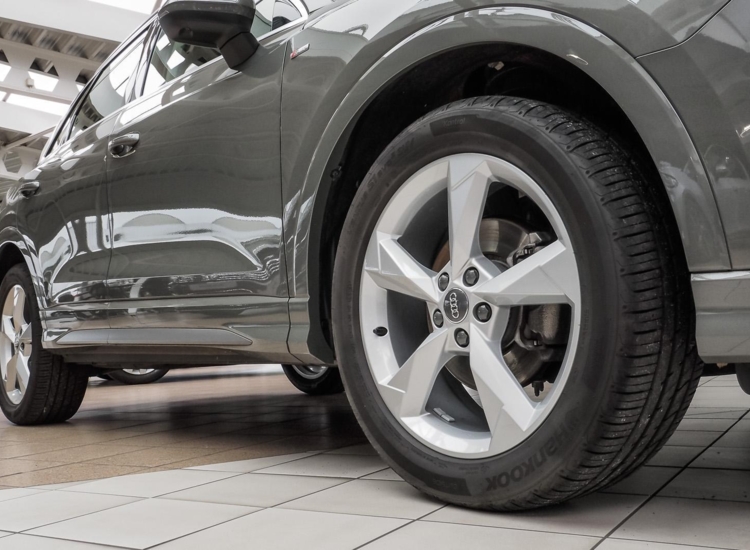 Q3 35 1,5 TFSI S line ,AHK, Tempomat, 19 Zoll Alu, Matrix uvm 35 TFSI S line Navi