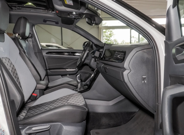 T-Roc R-Line 1.5 TSI Panorama, Navi, Matrix, Black Style,AHK uvm