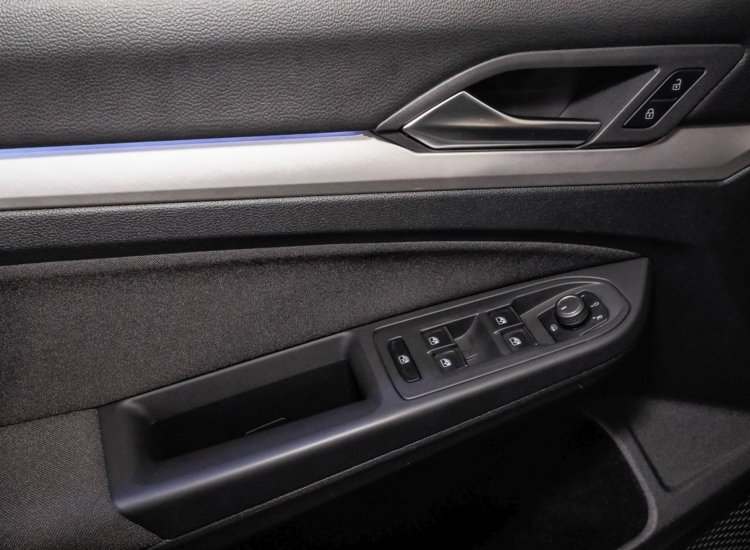 Golf VIII Variant Business 1.5 eTSI DSG!Discover Pro, Alu auf Allwetter, Sportsitze uvm Navi