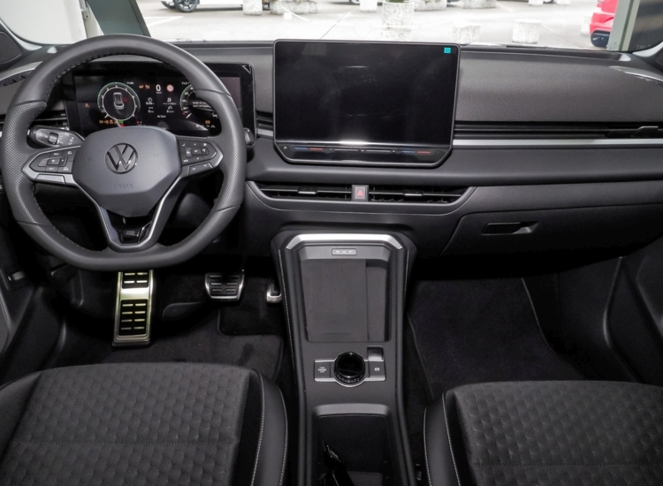 T-Roc R-Line 1.5 l eTSI DSG OPF 110 kW (150 PS) 7-Gang-DSG