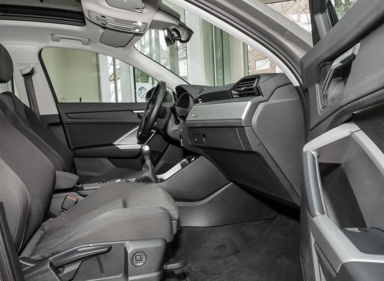 Q3 35 1,5 TFSI S line ,AHK, Tempomat, 19 Zoll Alu, Matrix uvm 35 TFSI S line Navi