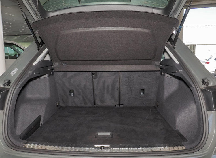 Q3 35 1,5 TFSI S line ,AHK, Tempomat, 19 Zoll Alu, Matrix uvm 35 TFSI S line Navi