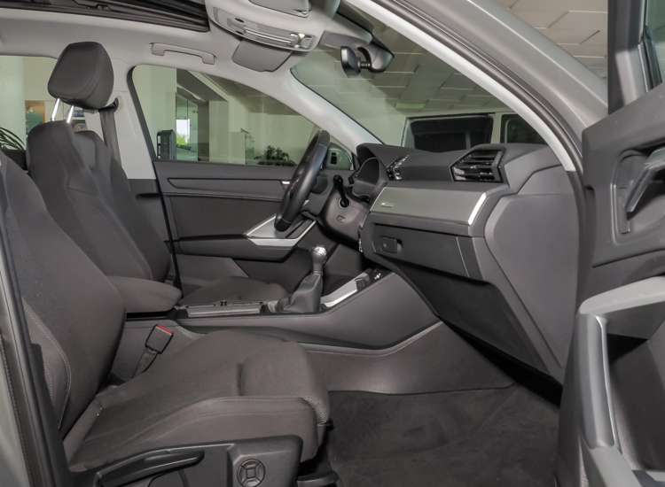 Q3 35 1,5 TFSI S line ,AHK, Tempomat, 19 Zoll Alu, Matrix uvm 35 TFSI S line Navi