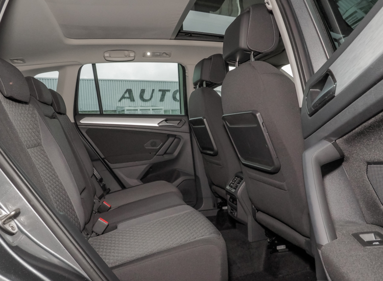 Tiguan R-Line 1.4 TSI 4Motion, DSG! Pano, BUsiness, 19 Zoll,Standheizung uvm Navi