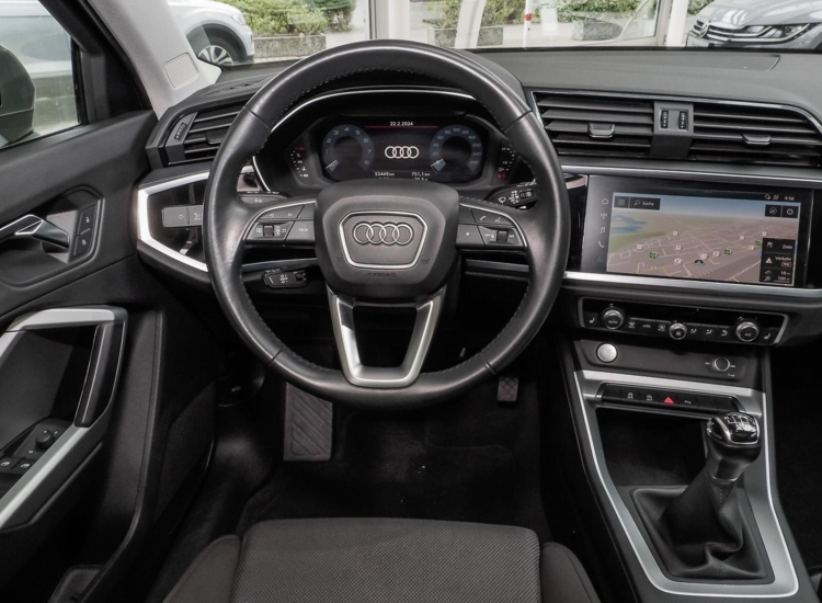 Q3 35 1,5 TFSI S line ,AHK, Tempomat, 19 Zoll Alu, Matrix uvm 35 TFSI S line Navi