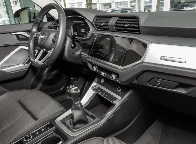 Q3 35 1,5 TFSI S line ,AHK, Tempomat, 19 Zoll Alu, Matrix uvm 35 TFSI S line Navi