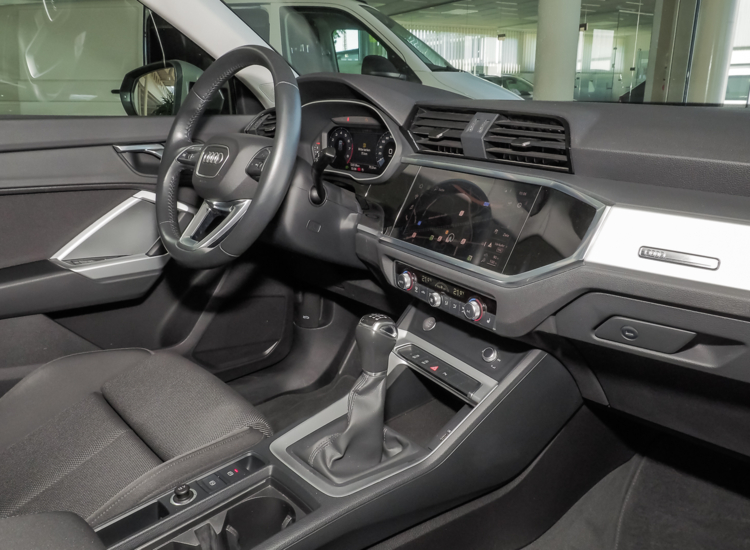 Q3 35 1,5 TFSI S line ,AHK, Tempomat, 19 Zoll Alu, Matrix uvm 35 TFSI S line Navi