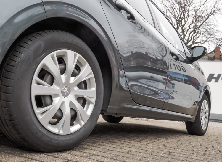 208 1.2 PureTech 82 Active , Klima / Winter und Sommerräder