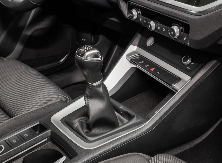 Q3 35 1,5 TFSI S line ,AHK, Tempomat, 19 Zoll Alu, Matrix uvm 35 TFSI S line Navi