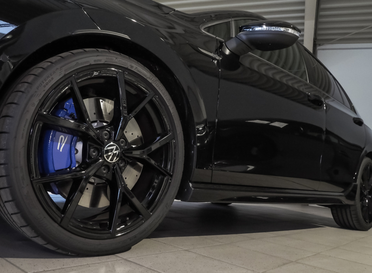 Golf VIII R Performance 2,0 l TSI OPF 4MOTION 245 kW (333 PS) 7-Gang- DSG Navi Leder