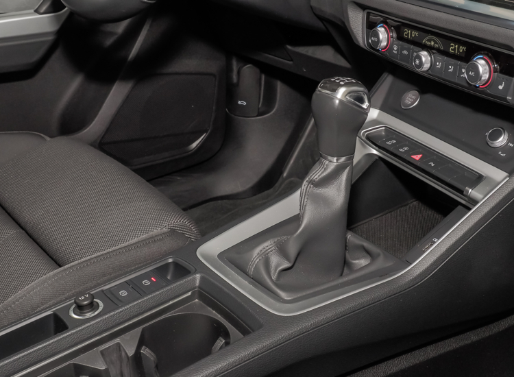 Q3 35 1,5 TFSI S line ,AHK, Tempomat, 19 Zoll Alu, Matrix uvm 35 TFSI S line Navi