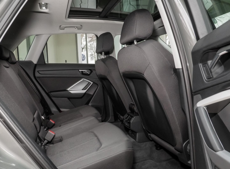 Q3 35 1,5 TFSI S line ,AHK, Tempomat, 19 Zoll Alu, Matrix uvm 35 TFSI S line Navi