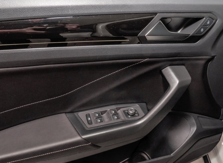 T-Roc R-Line 1.5 TSI Panorama, Navi, Matrix, Black Style,AHK uvm
