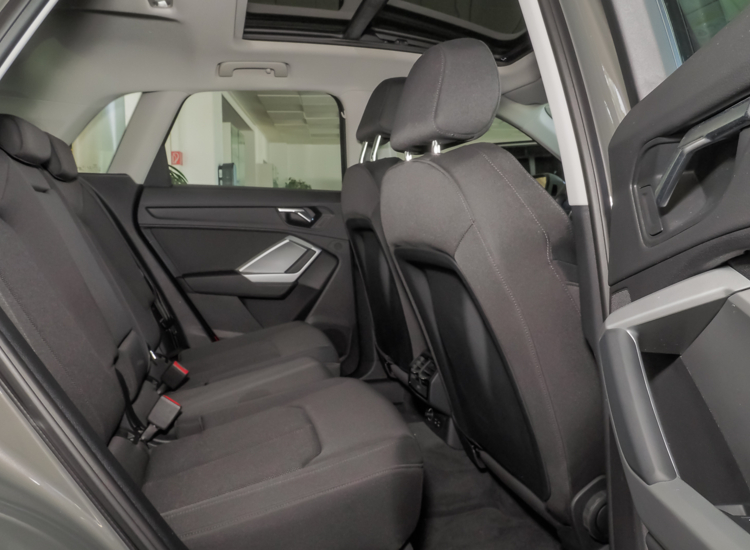 Q3 35 1,5 TFSI S line ,AHK, Tempomat, 19 Zoll Alu, Matrix uvm 35 TFSI S line Navi