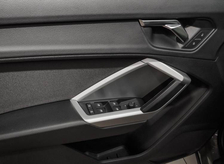 Q3 35 1,5 TFSI S line ,AHK, Tempomat, 19 Zoll Alu, Matrix uvm 35 TFSI S line Navi
