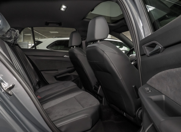 Golf VIII EDITION 50 1,5 l eTSI OPF 110 kW (150 PS) 7-Gang-DSG