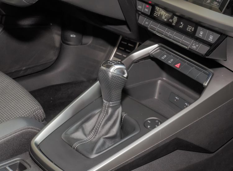 A3 Sportback 30 S line, Panorama, Allwetter, Navi plus uvm