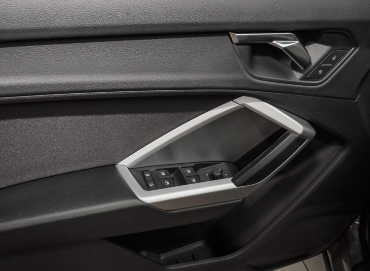 Q3 35 1,5 TFSI S line ,AHK, Tempomat, 19 Zoll Alu, Matrix uvm 35 TFSI S line Navi