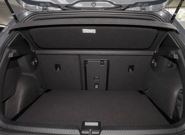 Golf VIII EDITION 50 1,5 l eTSI OPF 110 kW (150 PS) 7-Gang-DSG