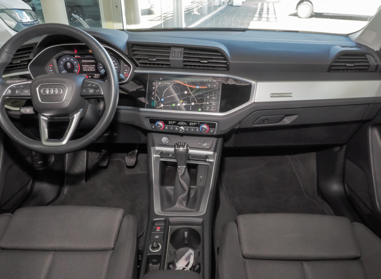Q3 35 1,5 TFSI S line ,AHK, Tempomat, 19 Zoll Alu, Matrix uvm 35 TFSI S line Navi