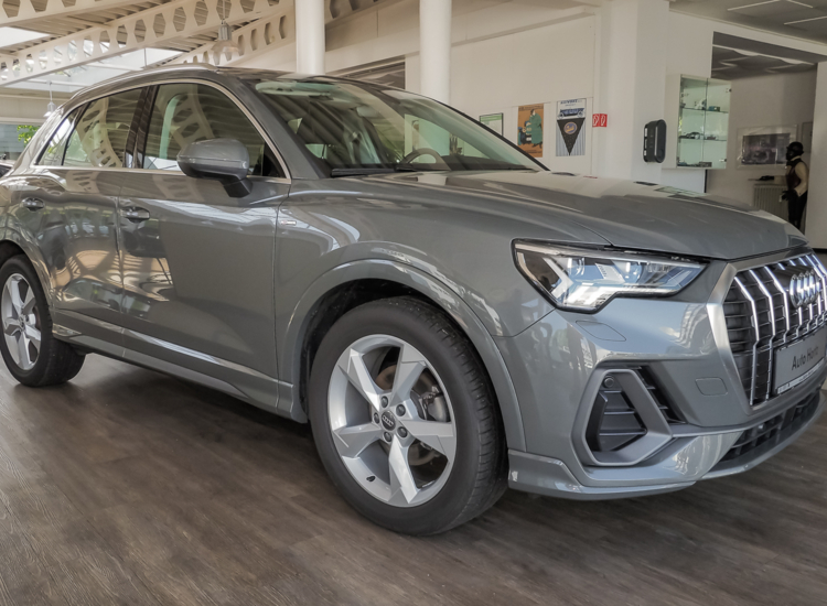 Q3 35 1,5 TFSI S line ,AHK, Tempomat, 19 Zoll Alu, Matrix uvm 35 TFSI S line Navi