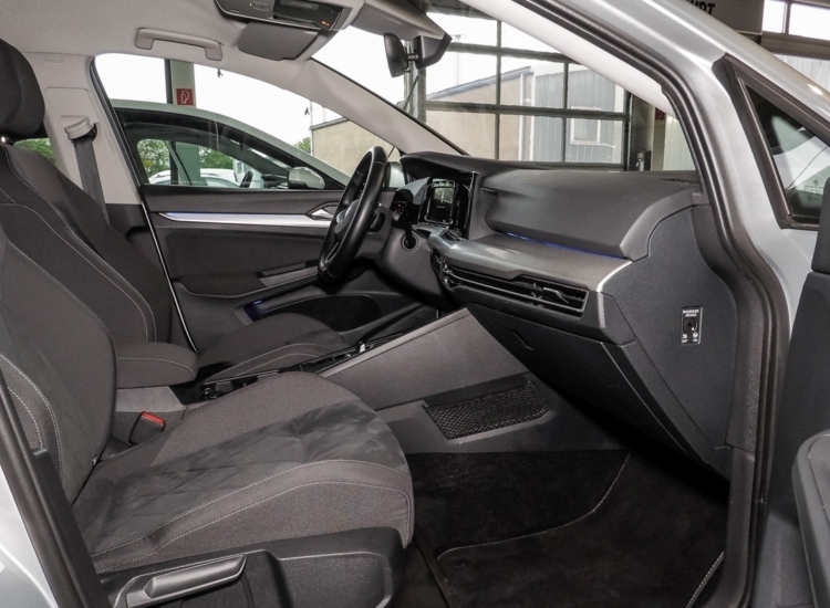 Golf VIII Variant Business 1.5 eTSI DSG!Discover Pro, Alu auf Allwetter, Sportsitze uvm Navi