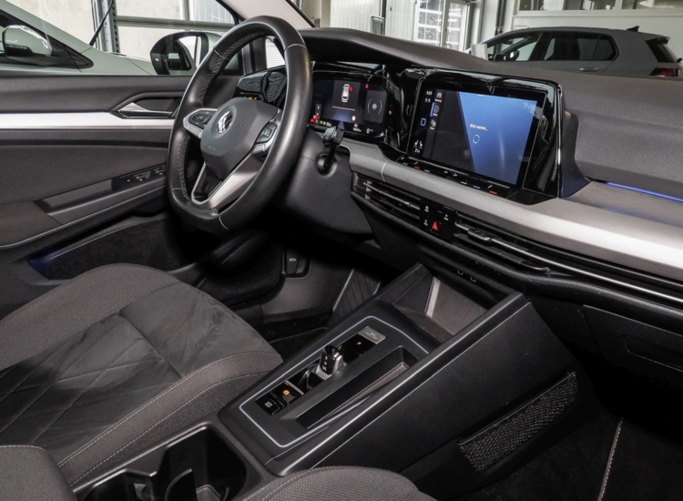 Golf VIII Variant Business 1.5 eTSI DSG!Discover Pro, Alu auf Allwetter, Sportsitze uvm Navi