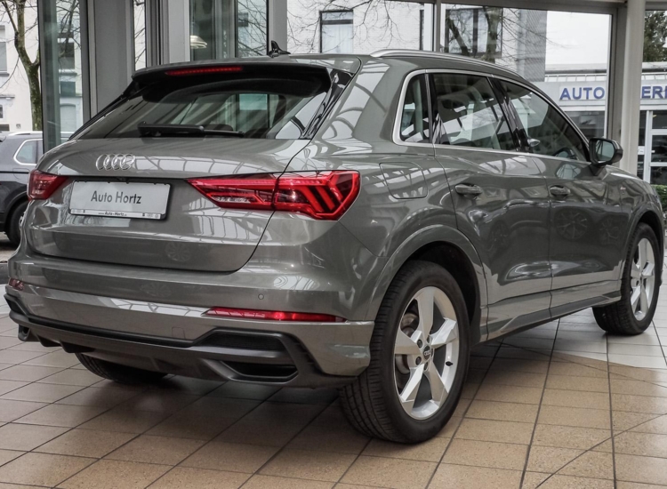 Q3 35 1,5 TFSI S line ,AHK, Tempomat, 19 Zoll Alu, Matrix uvm 35 TFSI S line Navi