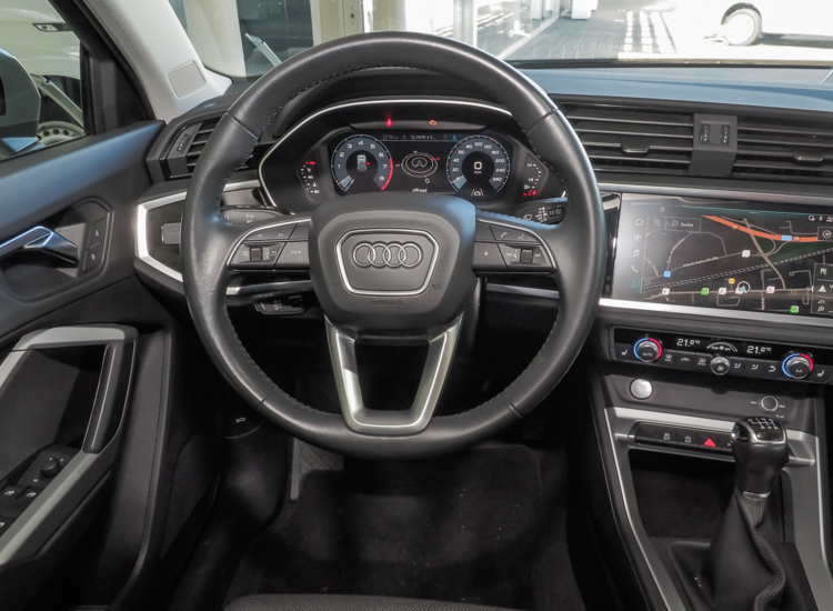 Q3 35 1,5 TFSI S line ,AHK, Tempomat, 19 Zoll Alu, Matrix uvm 35 TFSI S line Navi