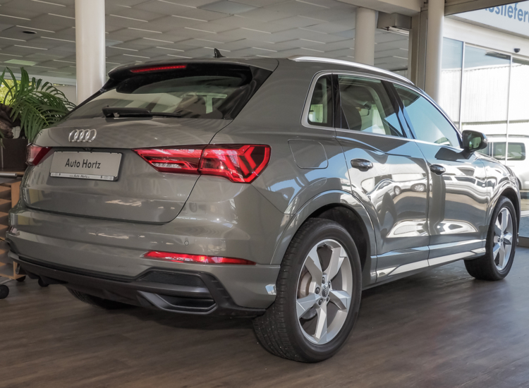 Q3 35 1,5 TFSI S line ,AHK, Tempomat, 19 Zoll Alu, Matrix uvm 35 TFSI S line Navi